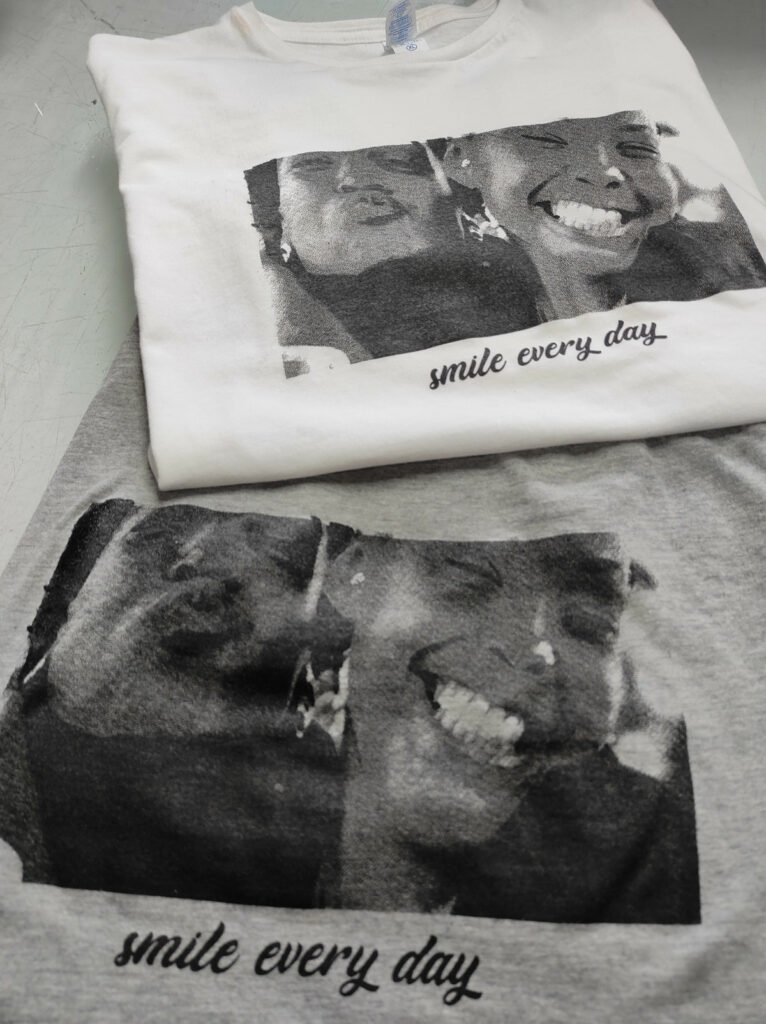 T-shirt smile every day